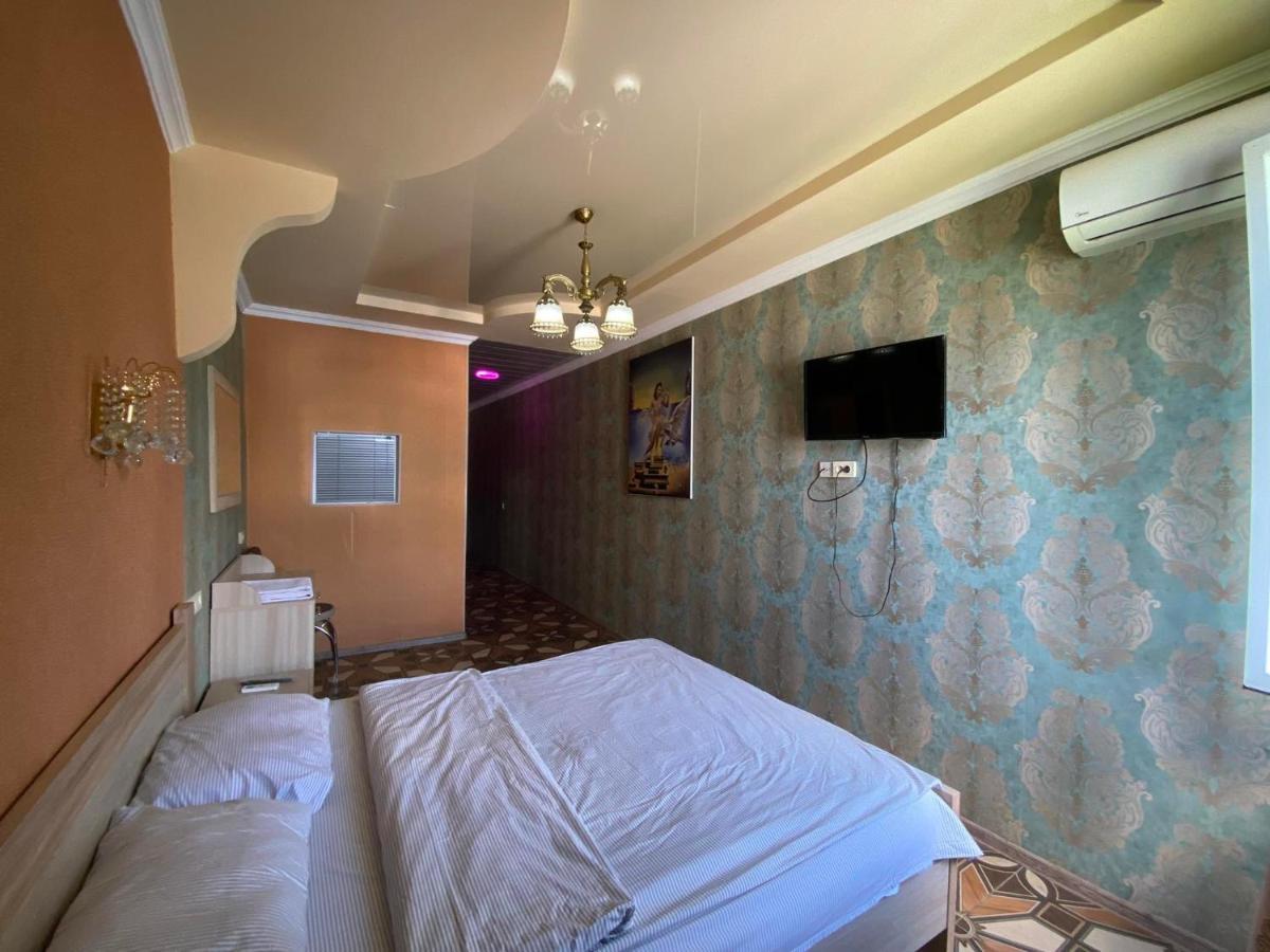 Hotel Golden Fleece Kutaissi Exterior foto