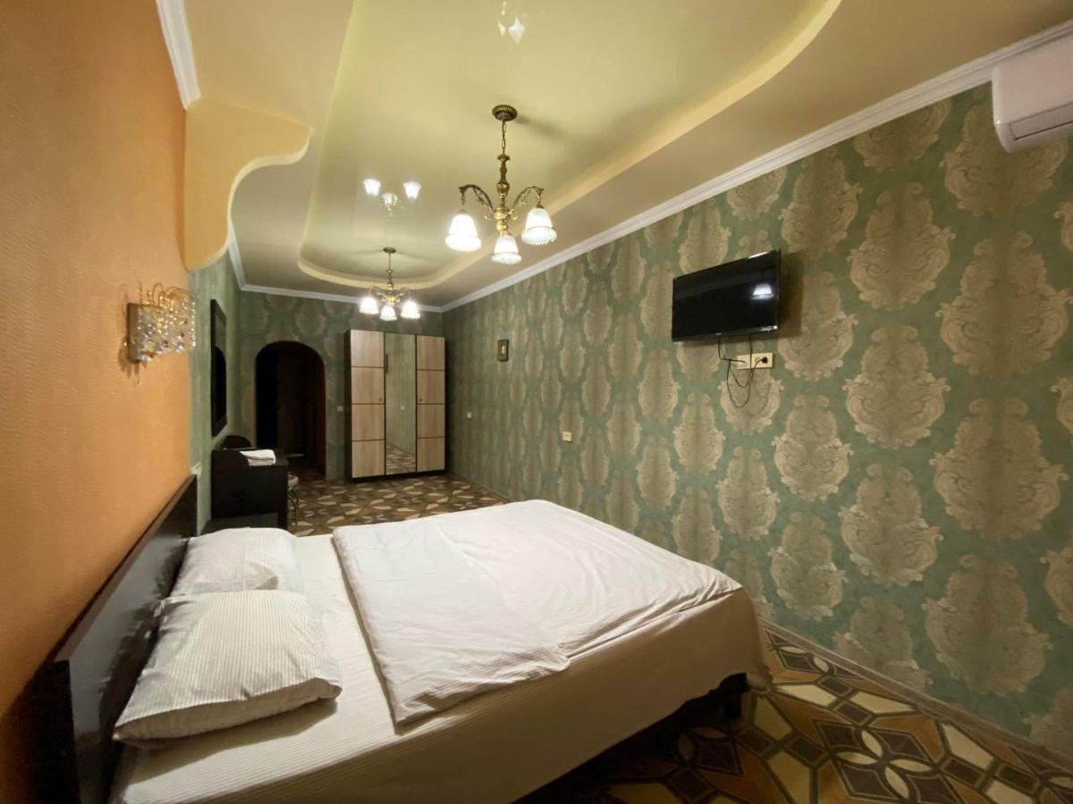 Hotel Golden Fleece Kutaissi Exterior foto